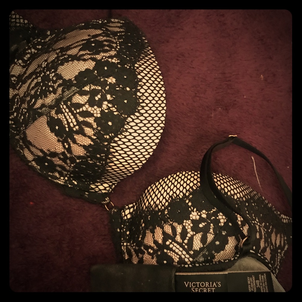 3 Victoria Secret BRAS